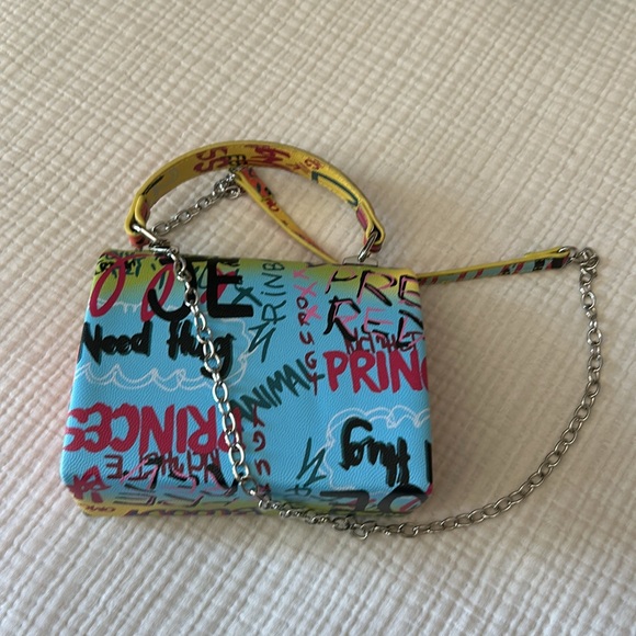 Multicolor graffiti print mini crossbody - Picture 2 of 3
